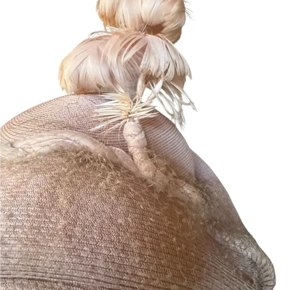 1950s/60s Soft, Muted‎ Pink Straw Fascinator Hat w/Birdcage Veil & Pink Feathers - Picture 2 of 9
